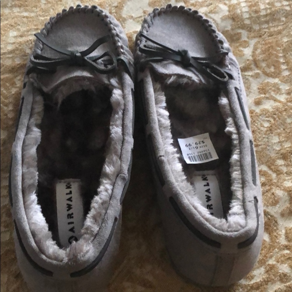 New grey women’s Airwalk slippers